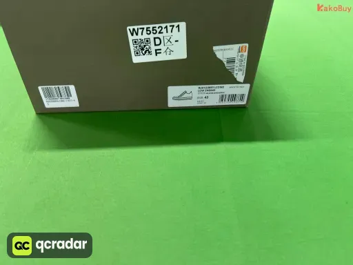 低帮纯白粗鞋带皮面