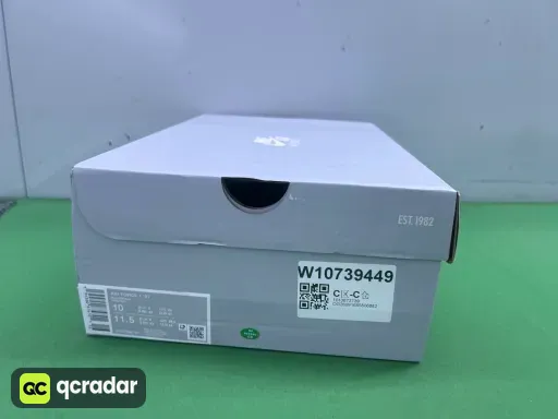 纯黑