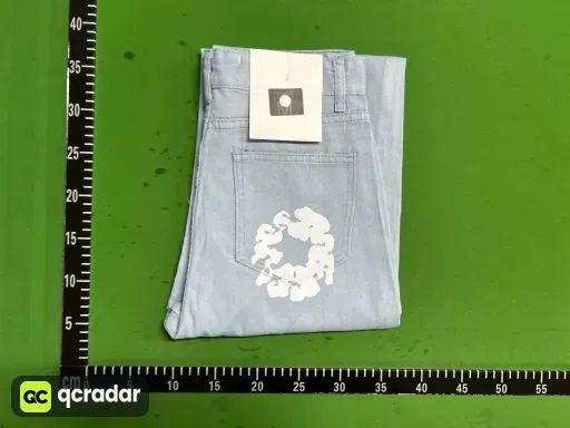 白花浅蓝色牛仔裤