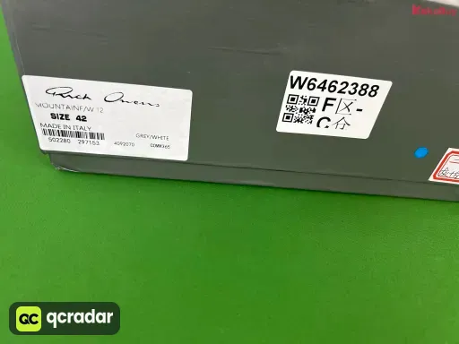 深灰色倒三角