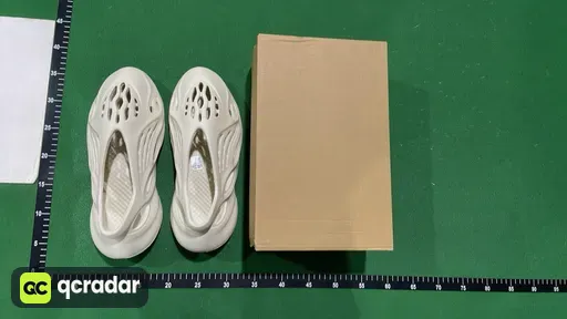 洞洞鞋 骨白 G55486