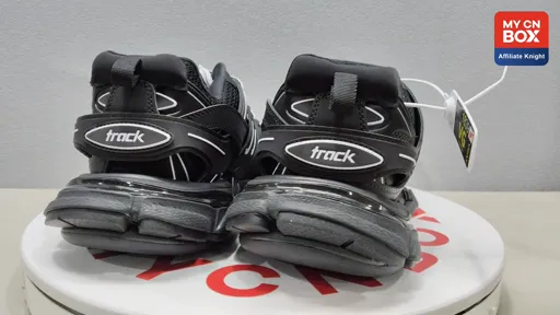 1090 Black White