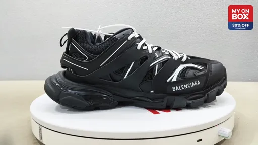 1090 Black White