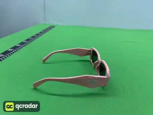 粉框黑灰片