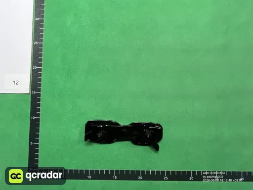 黑框黑灰片