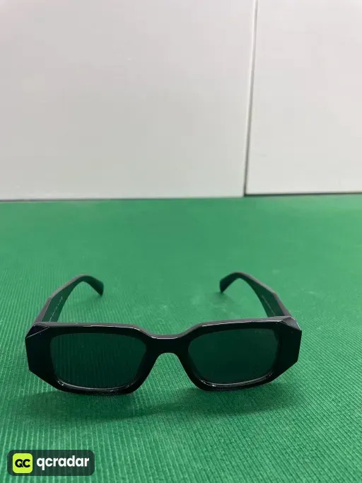 黑框黑灰片