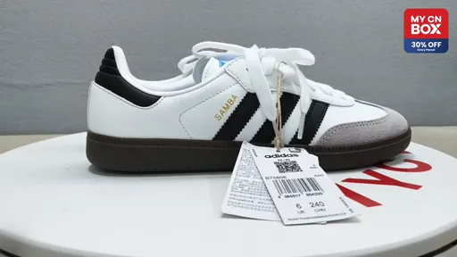 B75806 White & Black