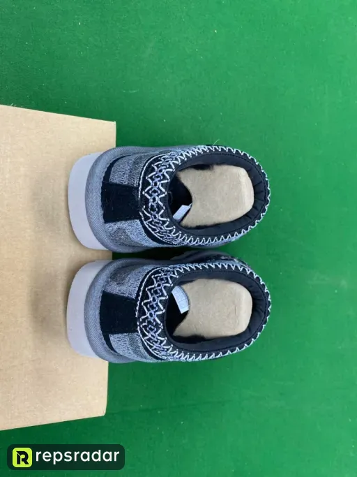 Style Color Matching: PALACE 龙虎 1122553 黑色 35-45