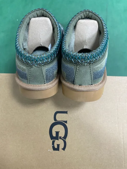 Style color matching: PALACE 龙虎 1122553 绿色 35-45
