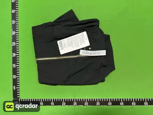 黑色金拉链夹克