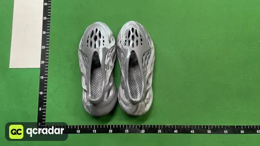 洞洞鞋 泥灰 IE4931
