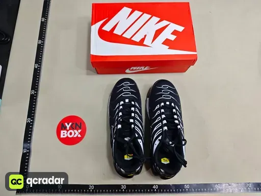 604133-001 Black White