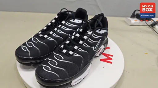 604133-001 Black White