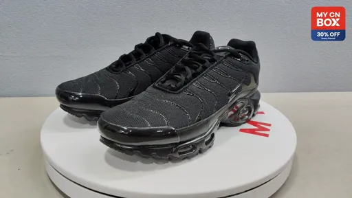 604133-050 All Black