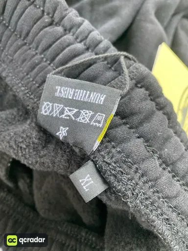 黑色