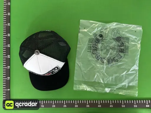 罗欣红唇白色