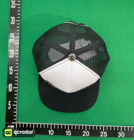 罗欣红唇白色