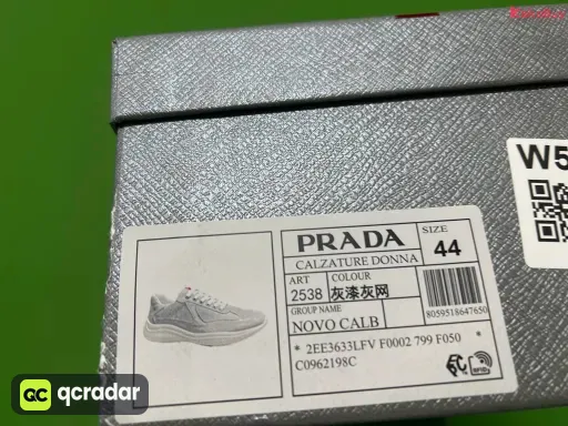 灰色