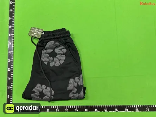 短裤黑黑