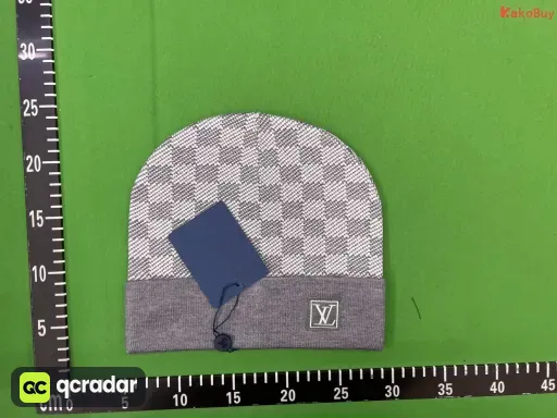 款式:L格子帽子大字母标灰