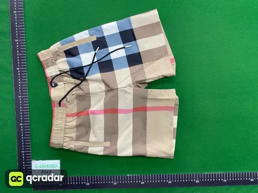 1-40: Burberry 经典短裤