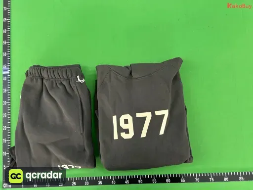 1977铁黑色帽衫+卫裤