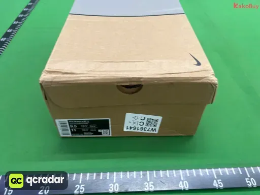 白色黄底