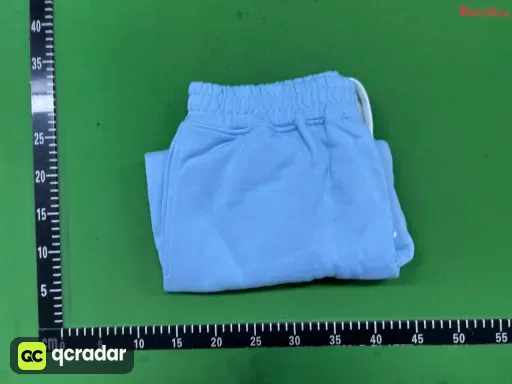 浅蓝短裤