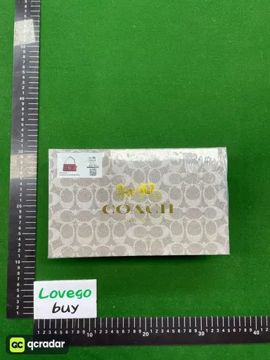 酒红色