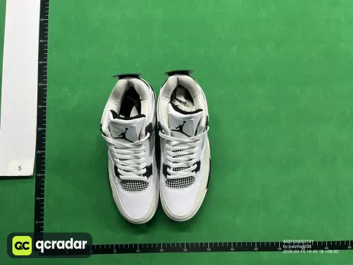 aj4-白黑