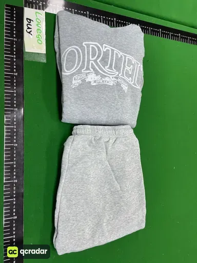 灰色套装
