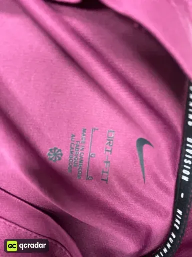 红色短袖