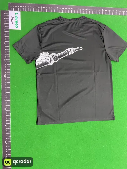 style: T恤黑