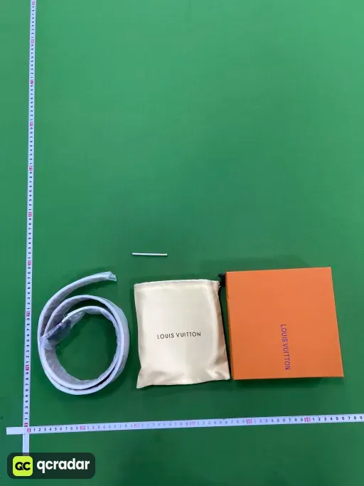 普白 黑扣