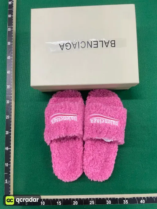玫红色