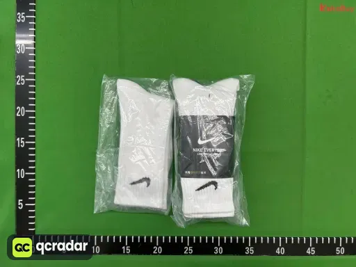 款式:a pair of white long