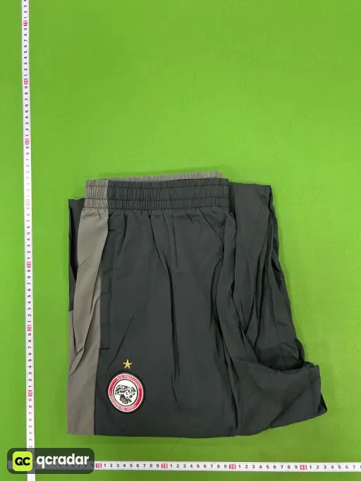 黑色长裤