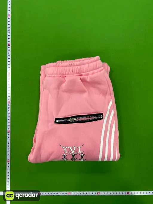 Color classification:Pink pants