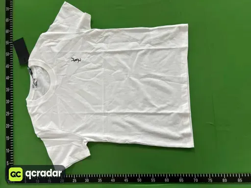 白色衣服黑小兰