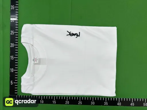白色衣服黑小兰
