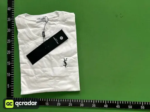 白色衣服黑小兰
