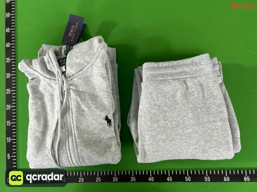 款式:灰色拉链套装