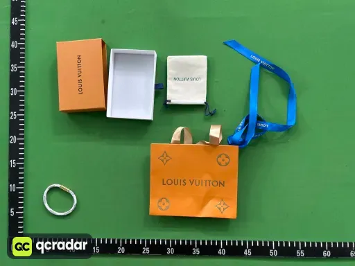 尺码:金扣白格