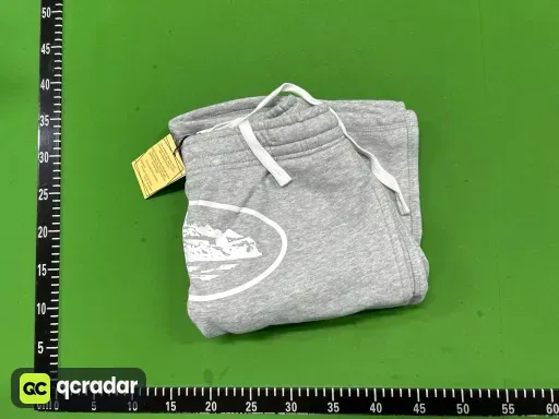 model:002 Shorts