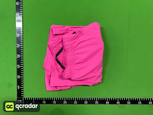 玫红色短裤