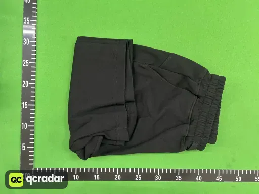 短裤黑色白标