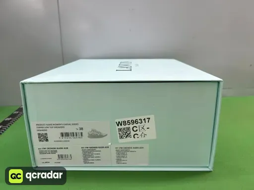 配色:波点白