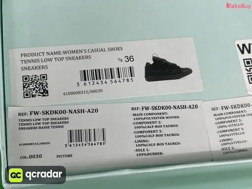 配色:全黑