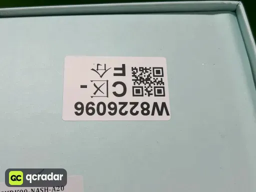 配色:纯白