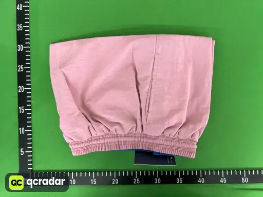 粉红色
